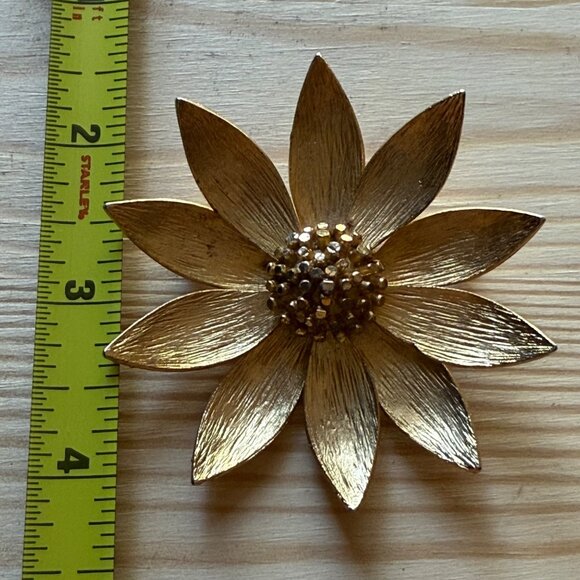 Vintage Gold-Tone Flower Brooch Pin By BSK - Picture 4 of 5
